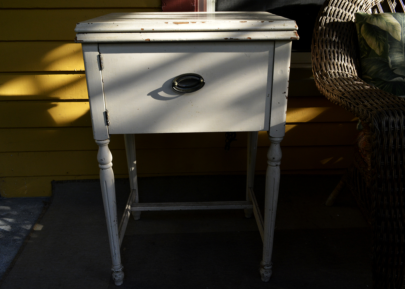 Vintage Pfaff Sewing Table with Machine EBTH